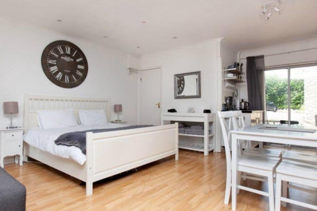 Self-Contained Apartment Corsham Buitenkant foto